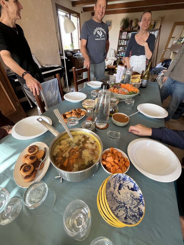 Repas vegan pendant le chantier de plantation haie biodiversité